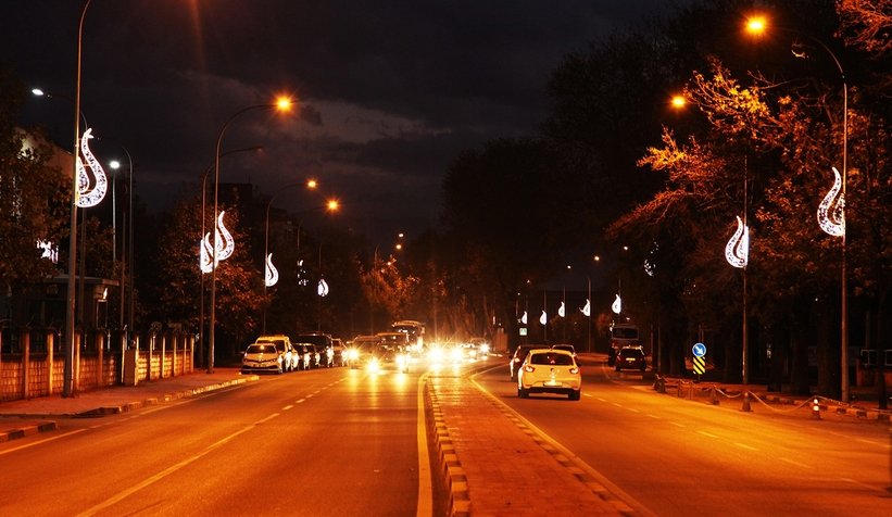 Lale motifli aydınlatmalar şehre çok yakıştı