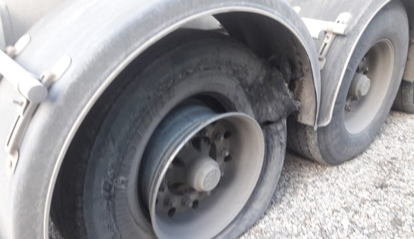 Lastik bomba gibi patladı