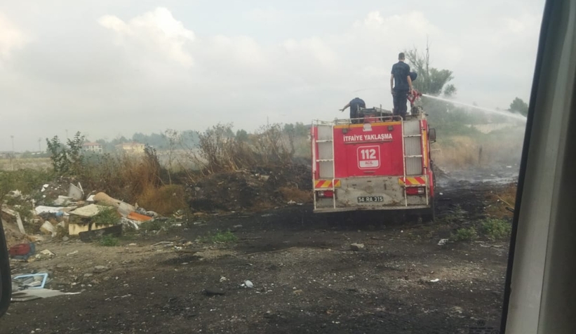 Lastik yaktılar itfaiye söndürdü