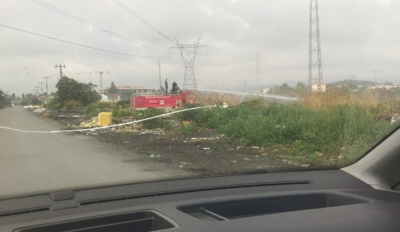 Lastik yaktılar itfaiye söndürdü