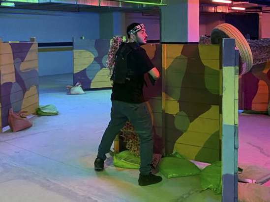 Lazer Tag etkinliğinde mücadele ettiler