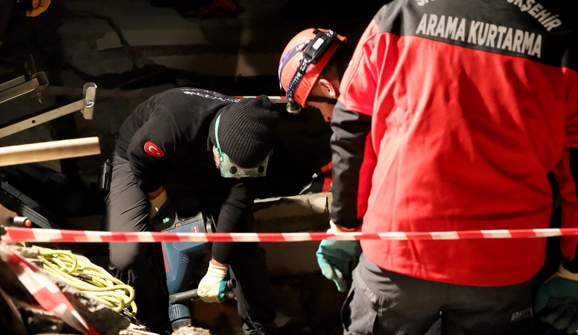 Lise enkazında tatbikat yaptı