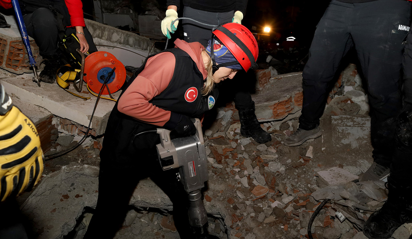 Lise enkazında tatbikat yaptı