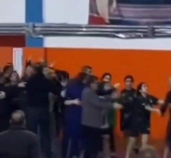 liselerarasi-kiz-futsal-final-macinda-kavgazhror1bywg