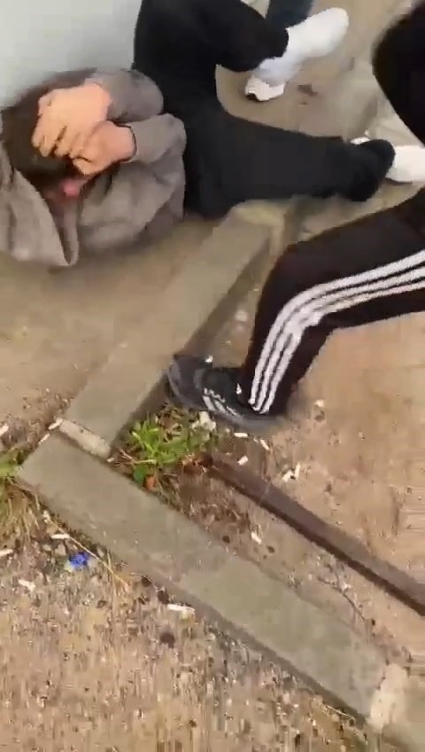 Liseli genç feci şekilde darp edildi