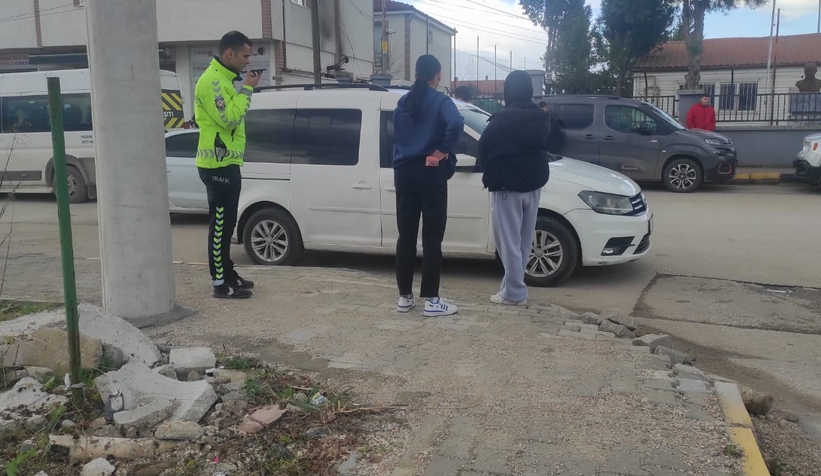 Liseli kızlar kavga etti