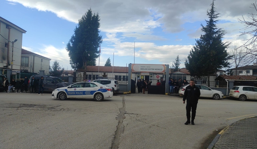 Liseli kızlar kavga etti