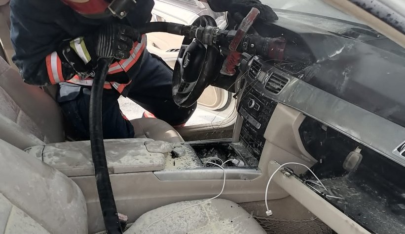 Lüks araç alev aldı