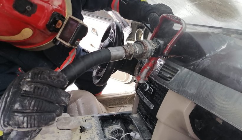 Lüks araç alev aldı