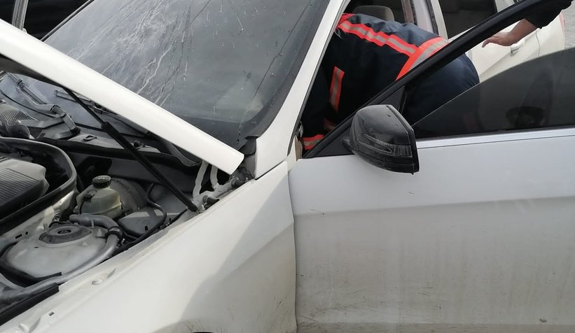 Lüks araç alev aldı