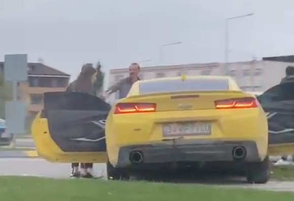 Lüks araç otomobille çarpıştı: 1 yaralı