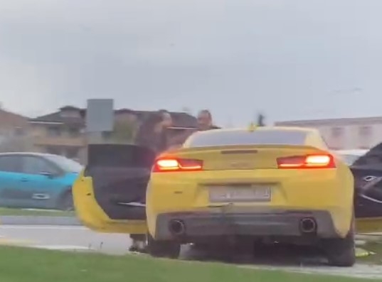 Lüks araç otomobille çarpıştı: 1 yaralı