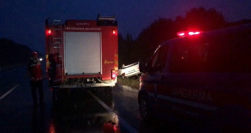 Lüks otomobil takla attı: 3 yaralı