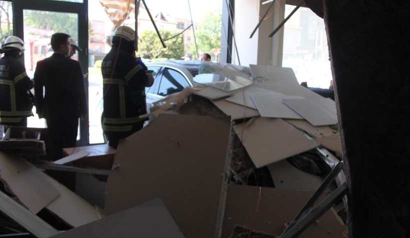 Lüks otomobil, vergi dairesine daldı