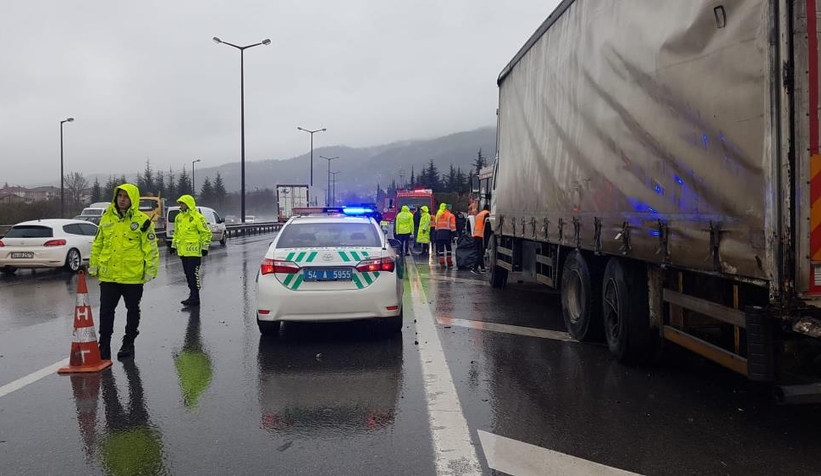 Lüks otomobillerin karıştığı zincirleme kaza: 2 ağır yaralı