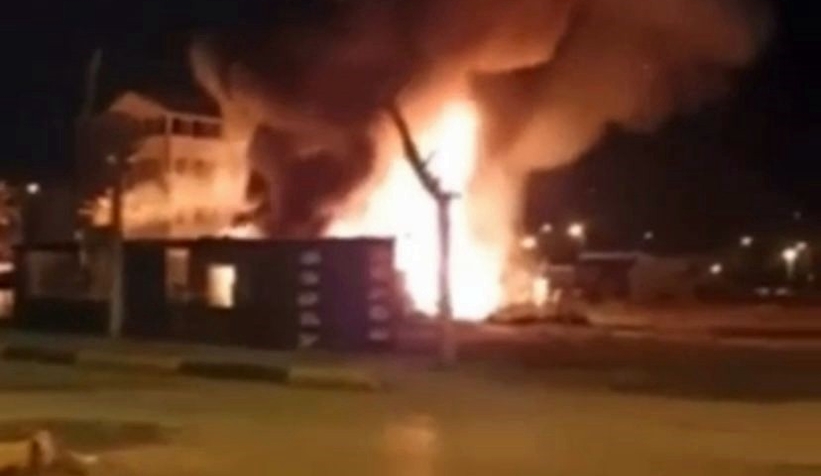 Lunaparktaki çadır alev alev yandı