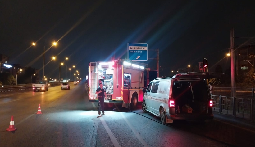 Maçtan dönen SAKTİM ekibi yanan araca müdahale etti