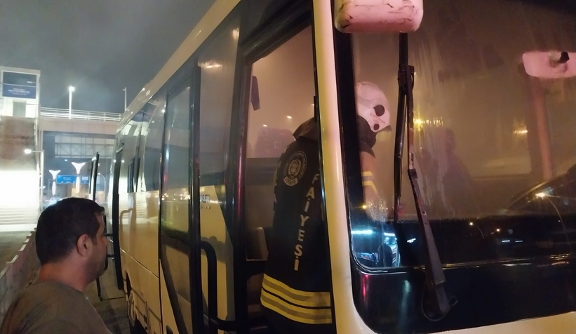 Maçtan dönen SAKTİM ekibi yanan araca müdahale etti