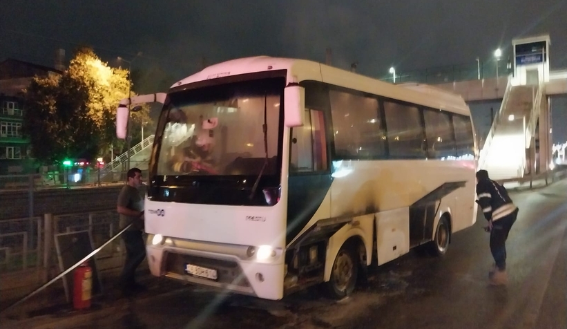 Maçtan dönen SAKTİM ekibi yanan araca müdahale etti