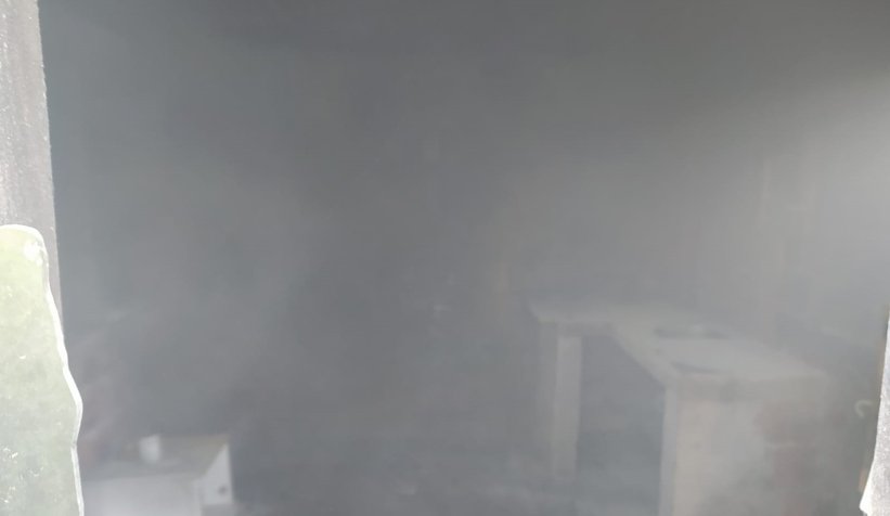 Madde bağımlısı evi ateşe verdi