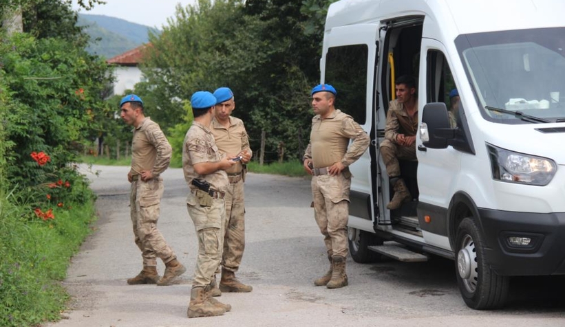 magandayi-bulmak-icin-mahalledeki-tum-silahlar-toplaniyora3krdzyrvc