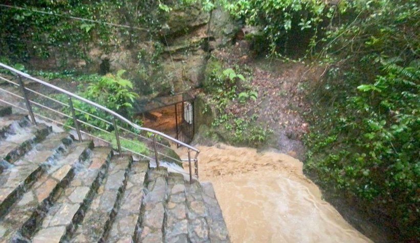 Mağara’da mahsur kalan 7 kişi kurtarıldı