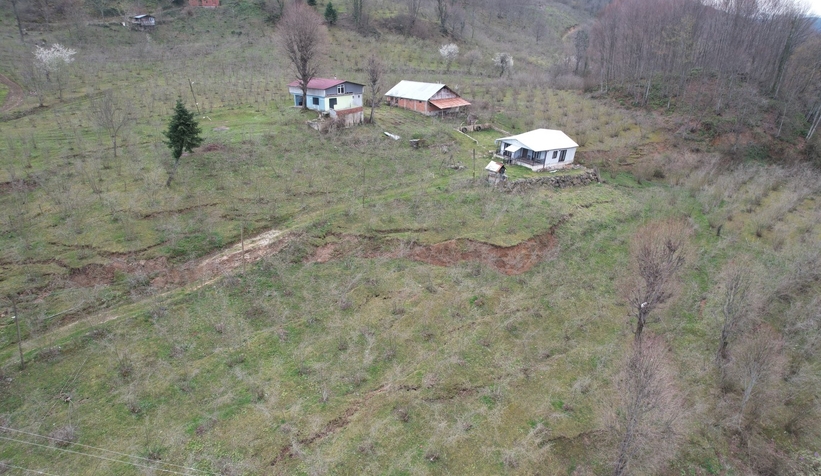 mahalle-kaymaya-basladi-vatandaslar-tedirginuvdhs0tjsx