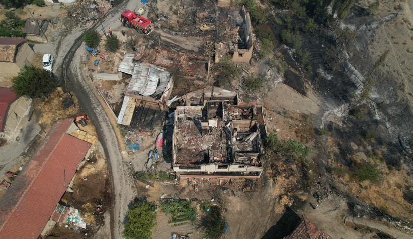 Mahalledeki evler kül oldu, geriye harabe kaldı
