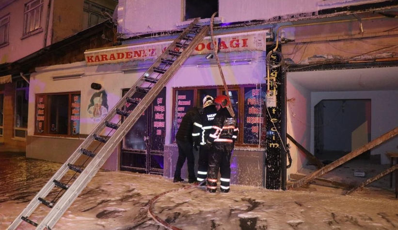 Mahalleliyi sokağa döken yangın söndürüldü