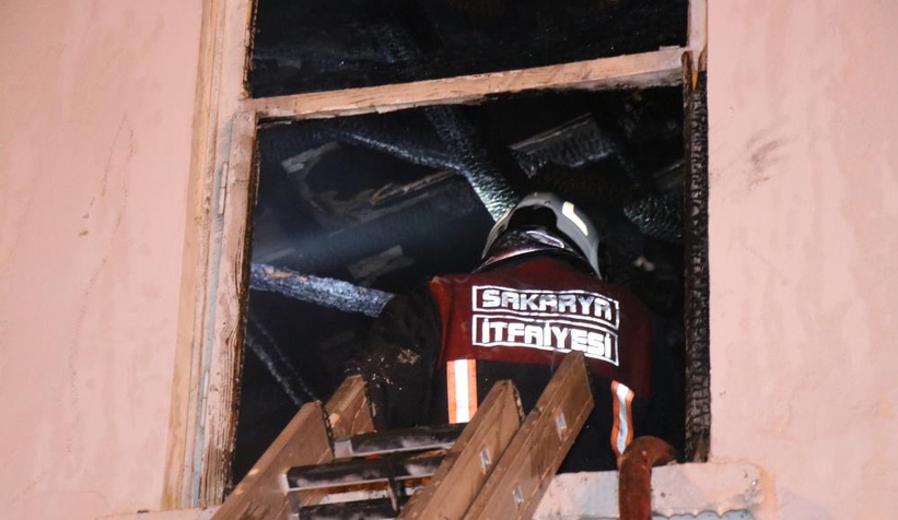 Mahalleliyi sokağa döken yangın söndürüldü