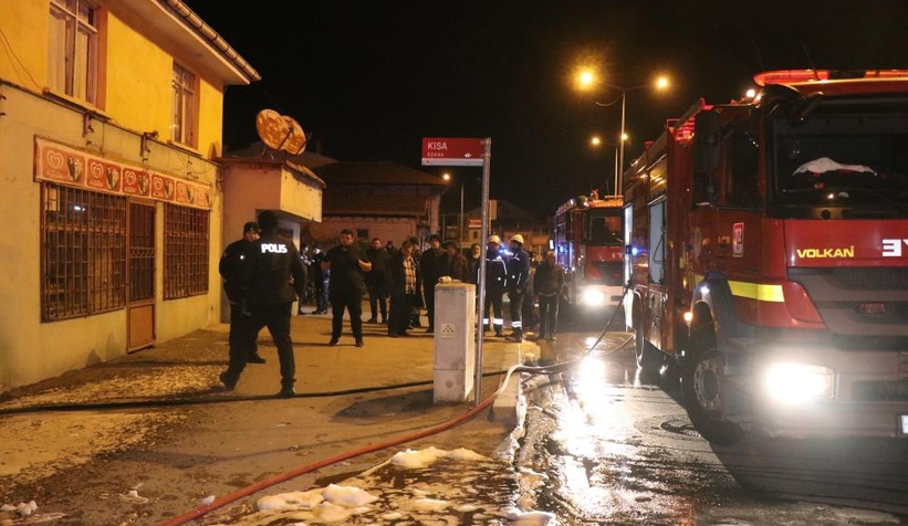 Mahalleliyi sokağa döken yangın söndürüldü