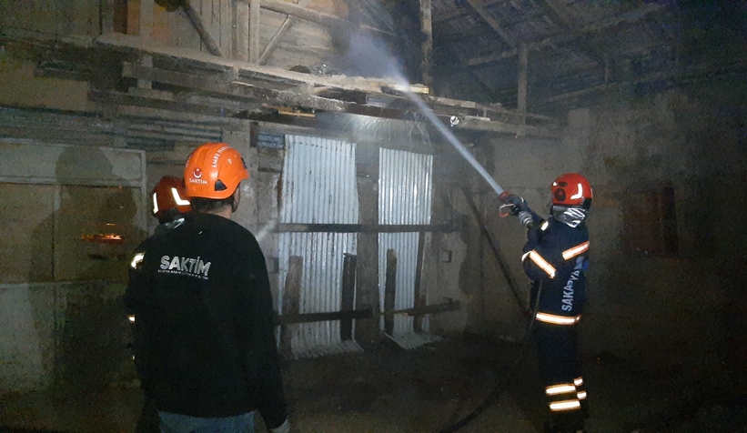 Mahalleyi sokağa döken yangın ihbarı