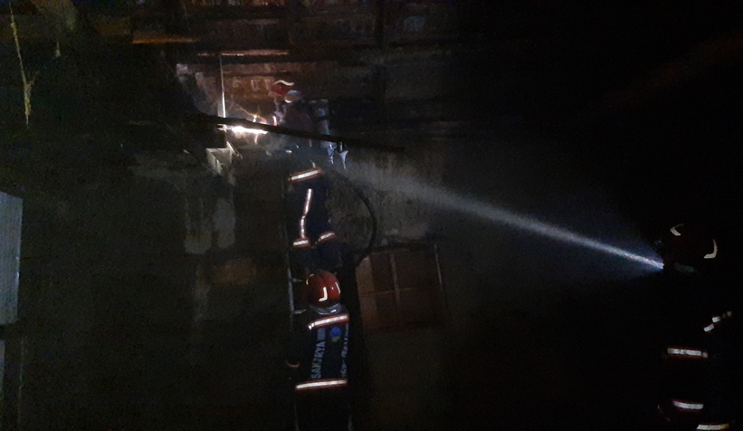 Mahalleyi sokağa döken yangın ihbarı