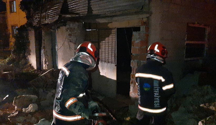 Mahalleyi sokağa döken yangın ihbarı