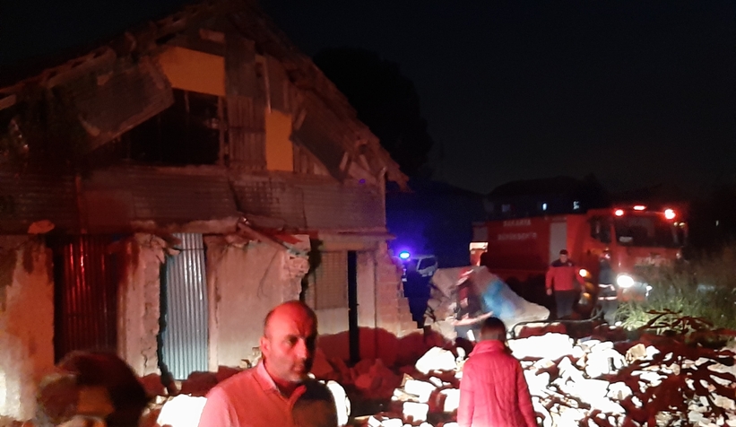 Mahalleyi sokağa döken yangın ihbarı