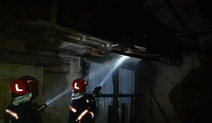 Mahalleyi sokağa döken yangın ihbarı