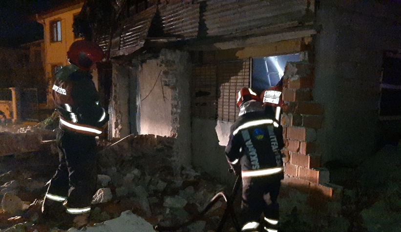 Mahalleyi sokağa döken yangın ihbarı