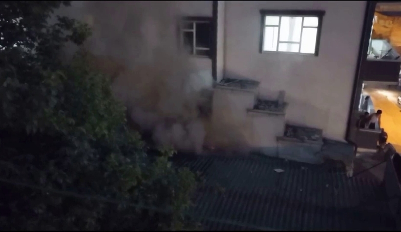 Mahalleyi sokağa döken yangın