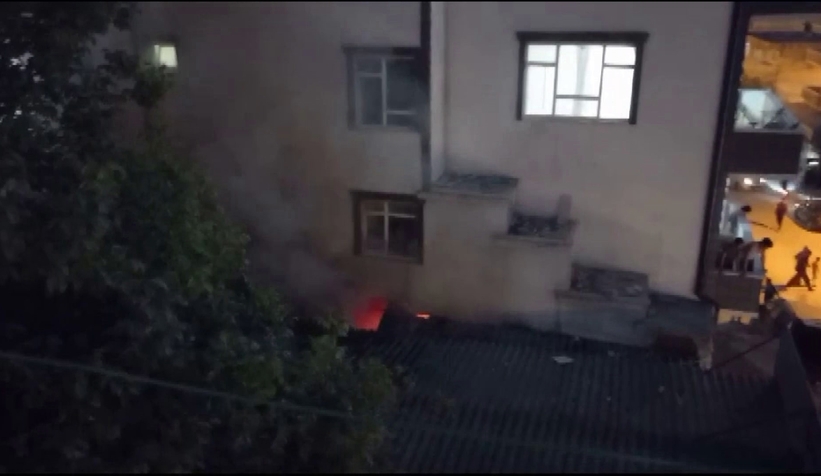 Mahalleyi sokağa döken yangın