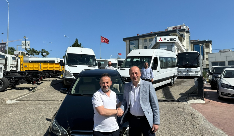 makam-aracini-iki-minibusle-takas-ettiehnmwxfjou
