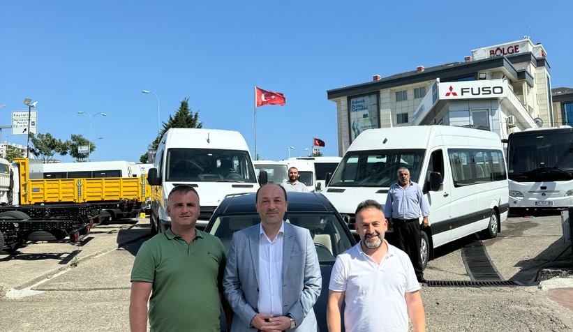 makam-aracini-iki-minibusle-takas-ettiehnmwxfjou