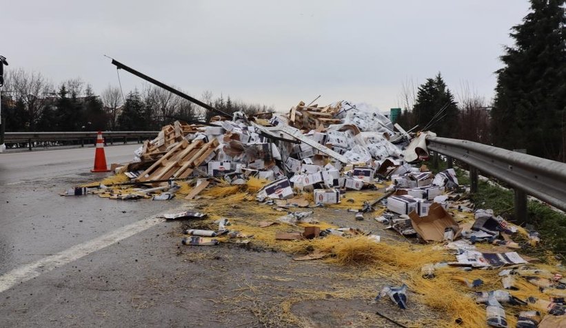 Makarnalar TEM'e saçıldı