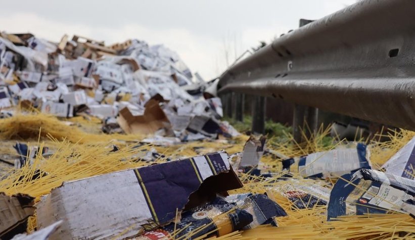 Makarnalar TEM'e saçıldı