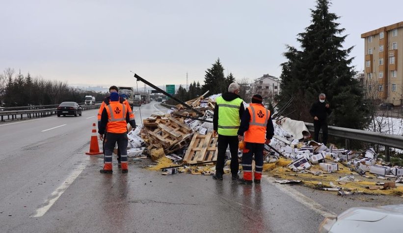 Makarnalar TEM'e saçıldı