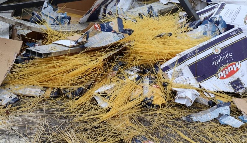 Makarnalar TEM'e saçıldı