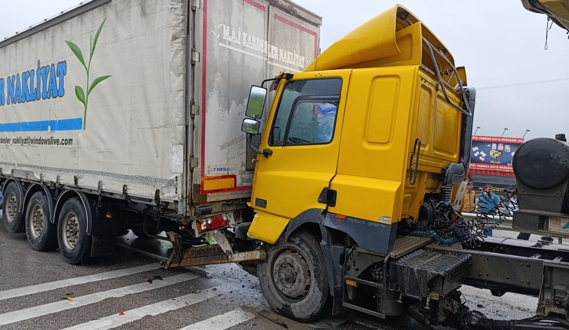 makaslayan-tir-zincirleme-kazaya-neden-oldurepxa2jot1