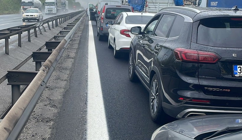 makaslayan-tir-zincirleme-kazaya-neden-olduylfzz1m5ds
