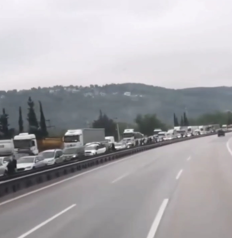 makaslayan-tir-zincirleme-kazaya-neden-olduylfzz1m5ds