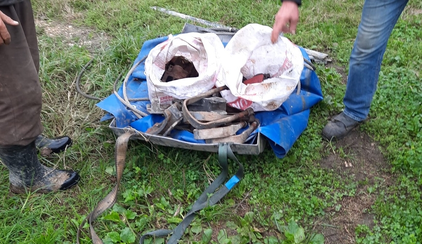 Malzeme çaldı, fark edilince bırakıp kaçtı