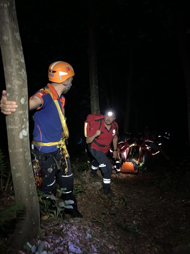 Mantar toplarken dere yatağına düştü, böyle kurtarıldı